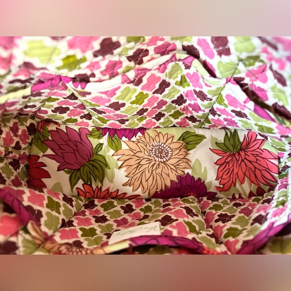 Vera Bradley Quilted Purse Tote in Hello Dahlia Pattern - Picture 10 of 15